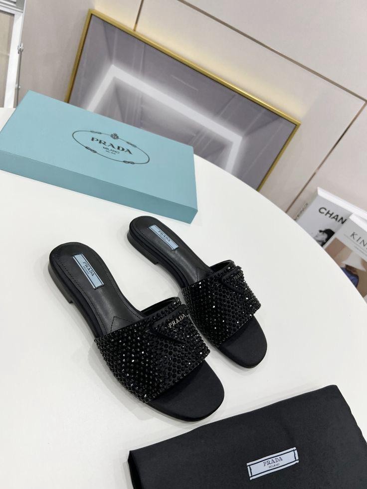 PRADA FLATS