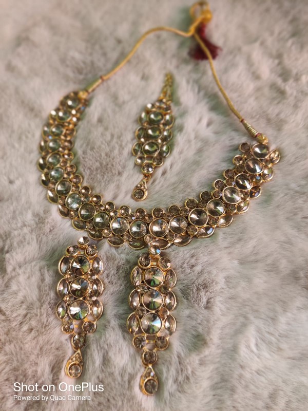 Twinkling Charming Women Jewellery Set